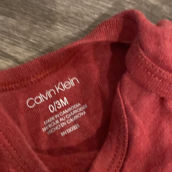 ♦️5 for $15♦️ 0-3 boys baby Calvin Klein onesie bodysuit shirt sleeve - Picture 4 of 5